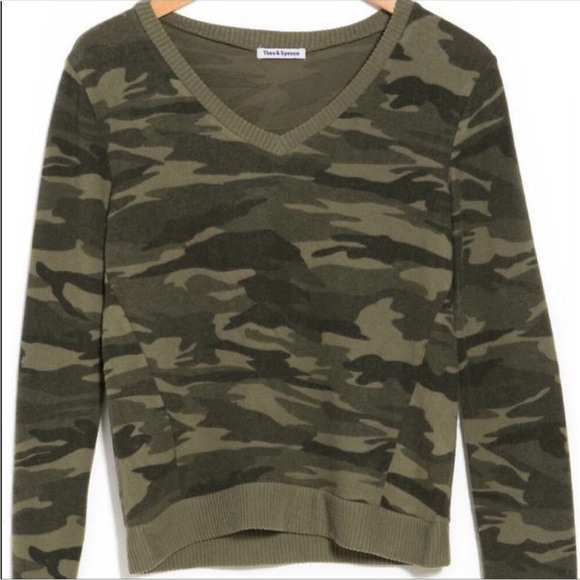 Theo & Spence Leopard Print V-Neck Pajama Top - Picture 9 of 13